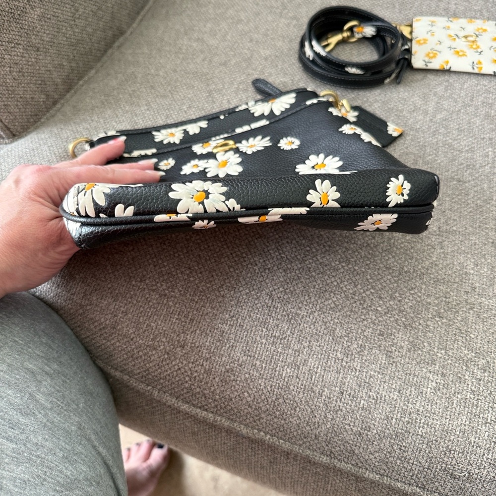 Coach Daisy Crossbody Bag With Cardholder - Picture 7 of 16